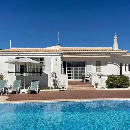 In Olhos Dagua With Pool Albufeira