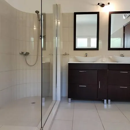 Villa In Olhos Dagua With Pool *