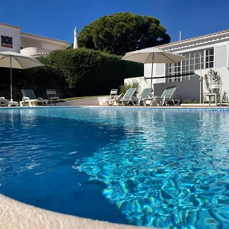 Villa In Olhos Dagua With Pool Albufeira